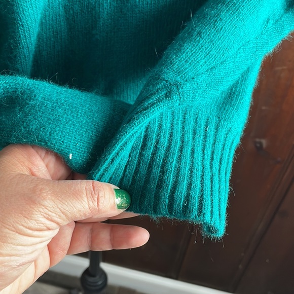 Green Retro 80s Vintage Sweatshirt - Picture 4 of 6